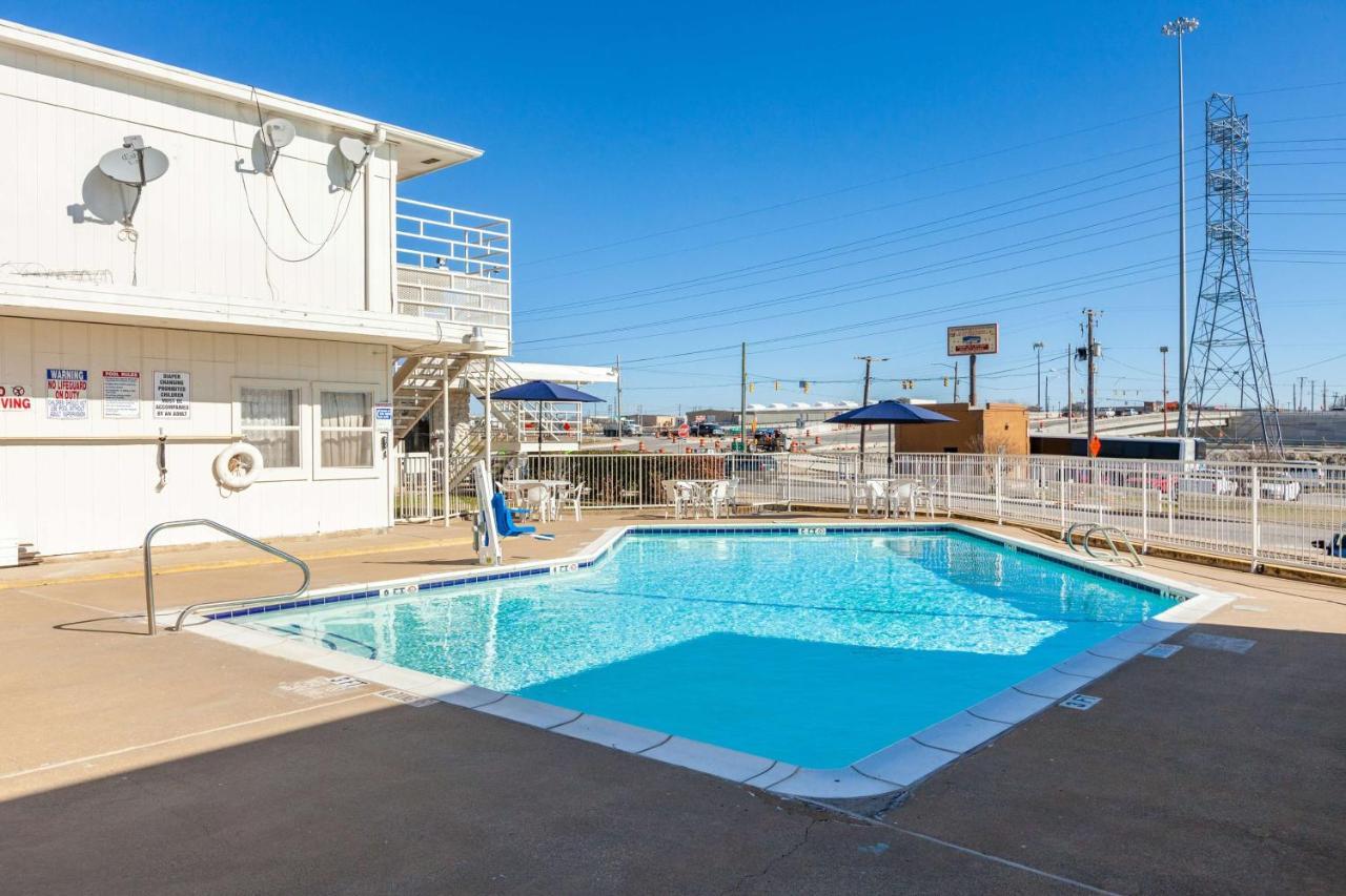 Motel 6 Fort Worth, Tx - Stockyards Exterior photo